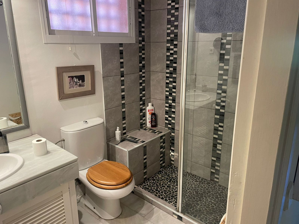 Se vende Apartamento Planta Media de 2 dormitorios en Costa Del Sol, Málaga, España