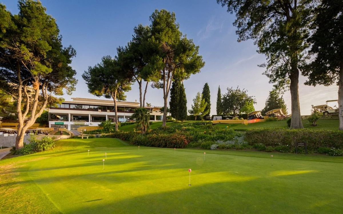 Se vende Apartamento Planta Media de 2 dormitorios en Costa Del Sol, Málaga, España