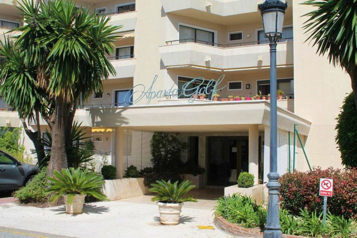 Se vende Apartamento Planta Media de 2 dormitorios en Costa Del Sol, Málaga, España