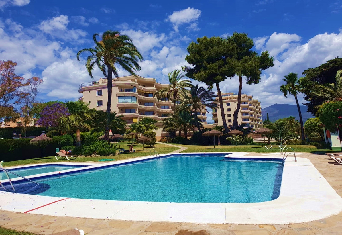 Se vende Apartamento Planta Media de 2 dormitorios en Costa Del Sol, Málaga, España