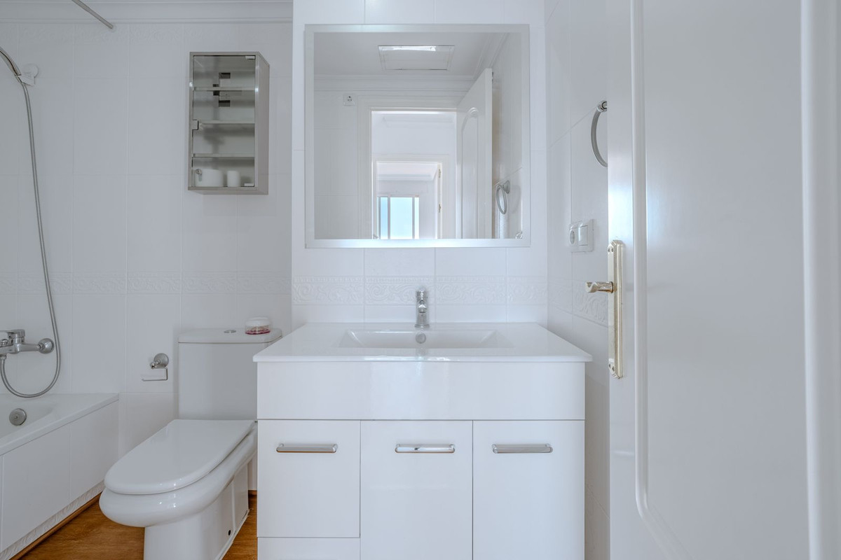 2 Bed Apartment for sale in San Pedro De Alcántara Costa Del Sol, Málaga, Spain