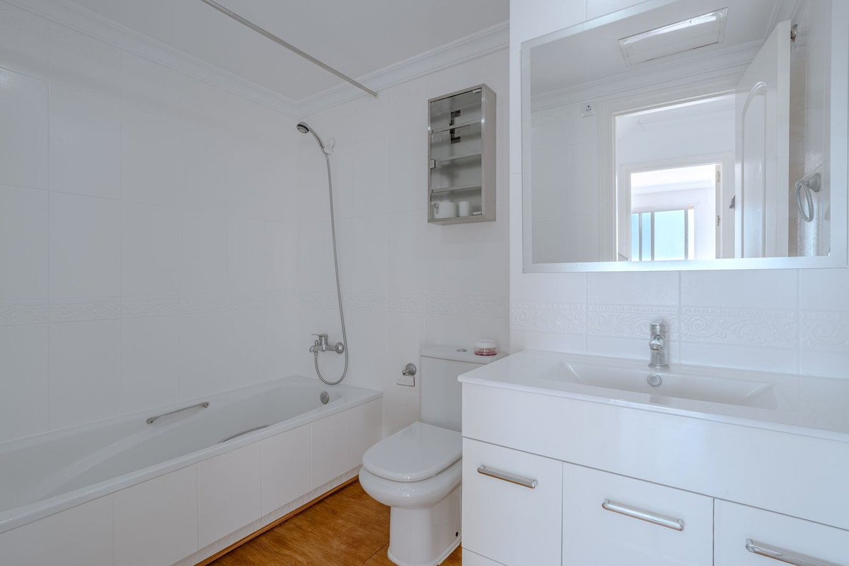 2 Bed Apartment for sale in San Pedro De Alcántara Costa Del Sol, Málaga, Spain