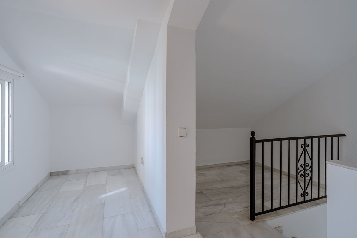 2 Bed Apartment for sale in San Pedro De Alcántara Costa Del Sol, Málaga, Spain