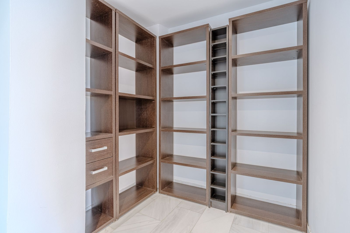 2 Bed Apartment for sale in San Pedro De Alcántara Costa Del Sol, Málaga, Spain