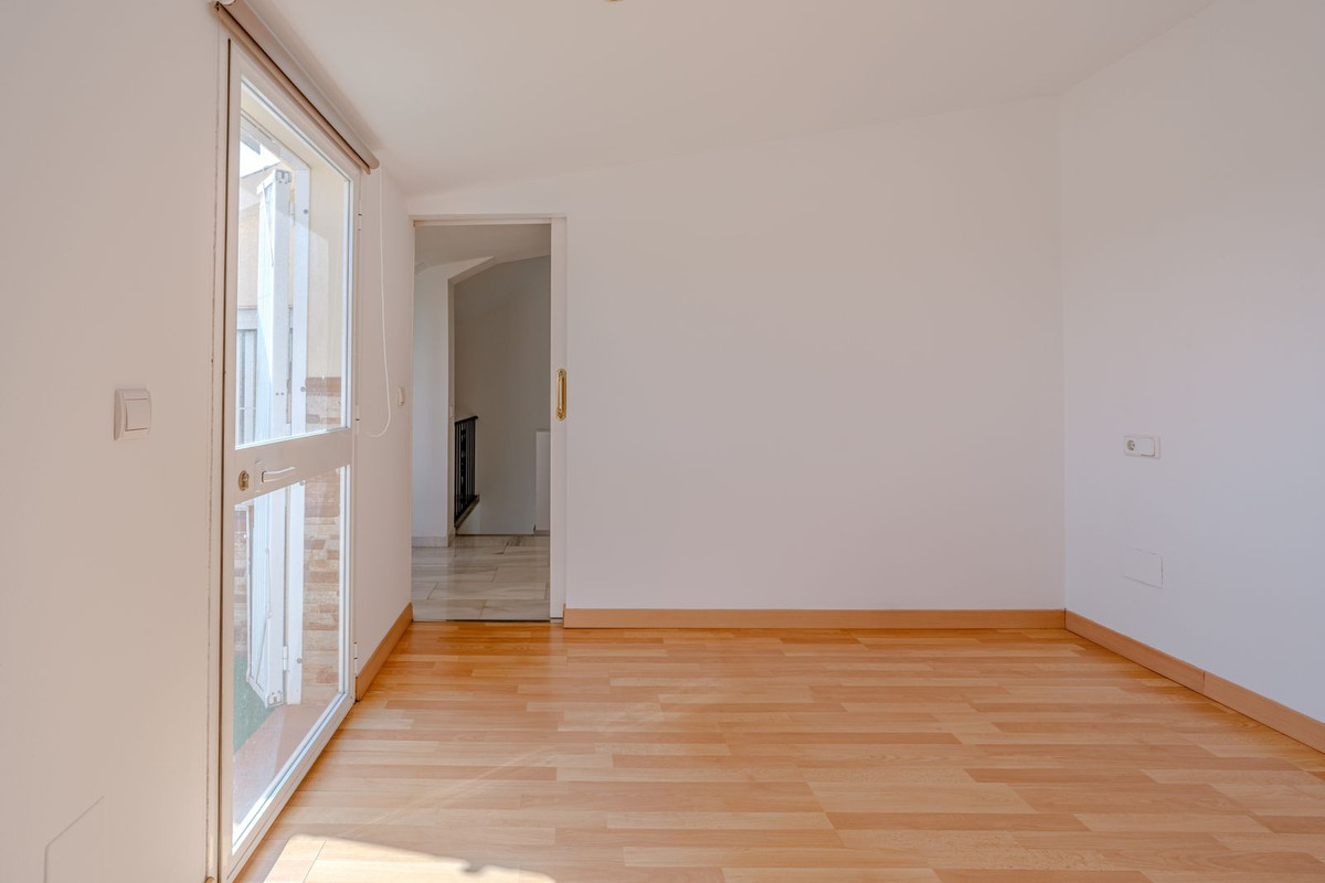 2 Bed Apartment for sale in San Pedro De Alcántara Costa Del Sol, Málaga, Spain