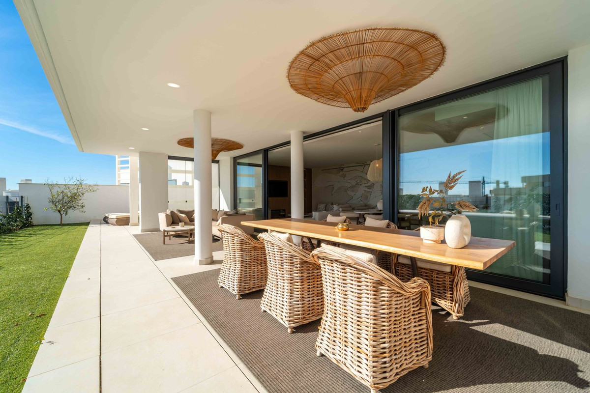 Se vende Apartamento Planta Baja de 3 dormitorios en Costa Del Sol, Málaga, España