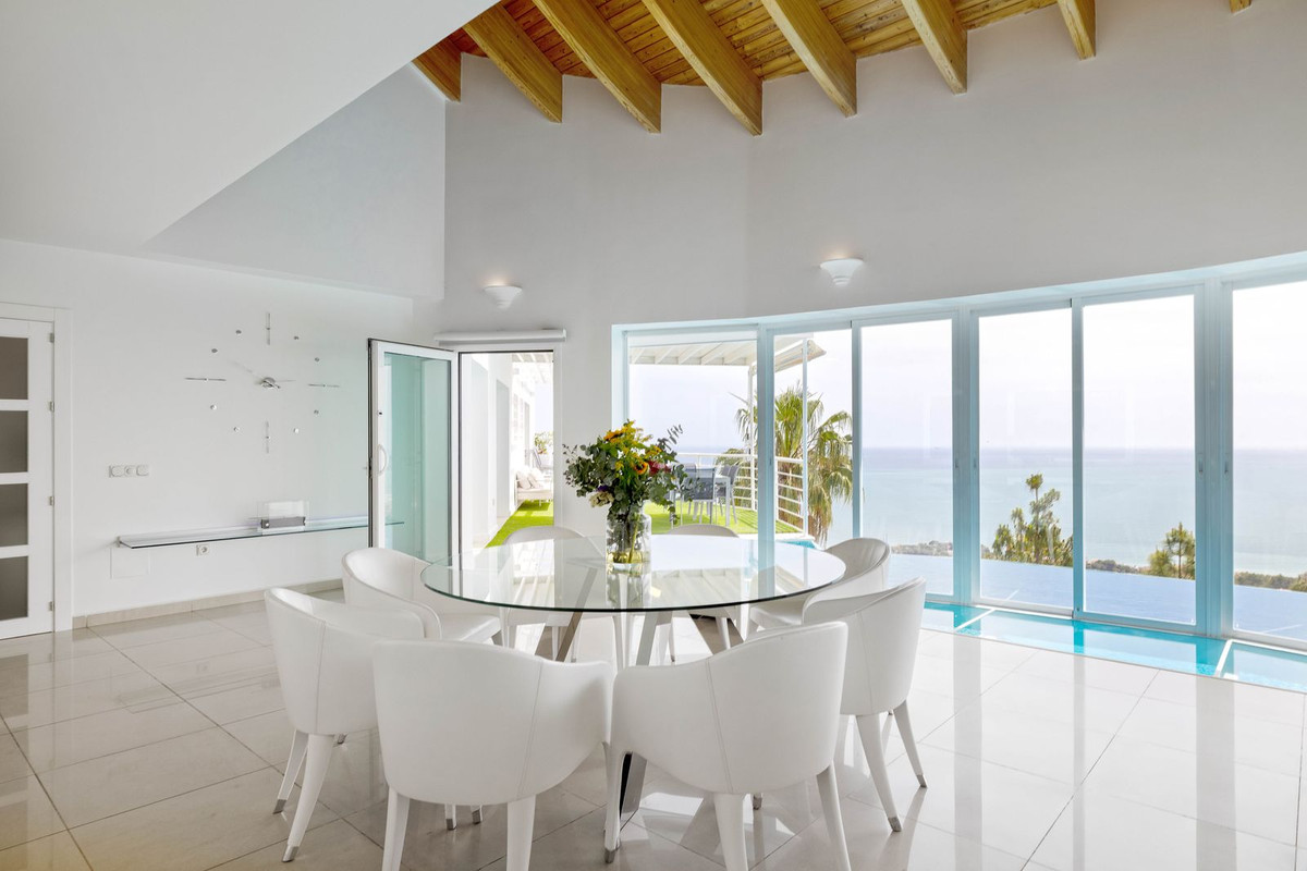 Se vende Villa - Chalet de 4 dormitorios en Costa Del Sol, Málaga, España