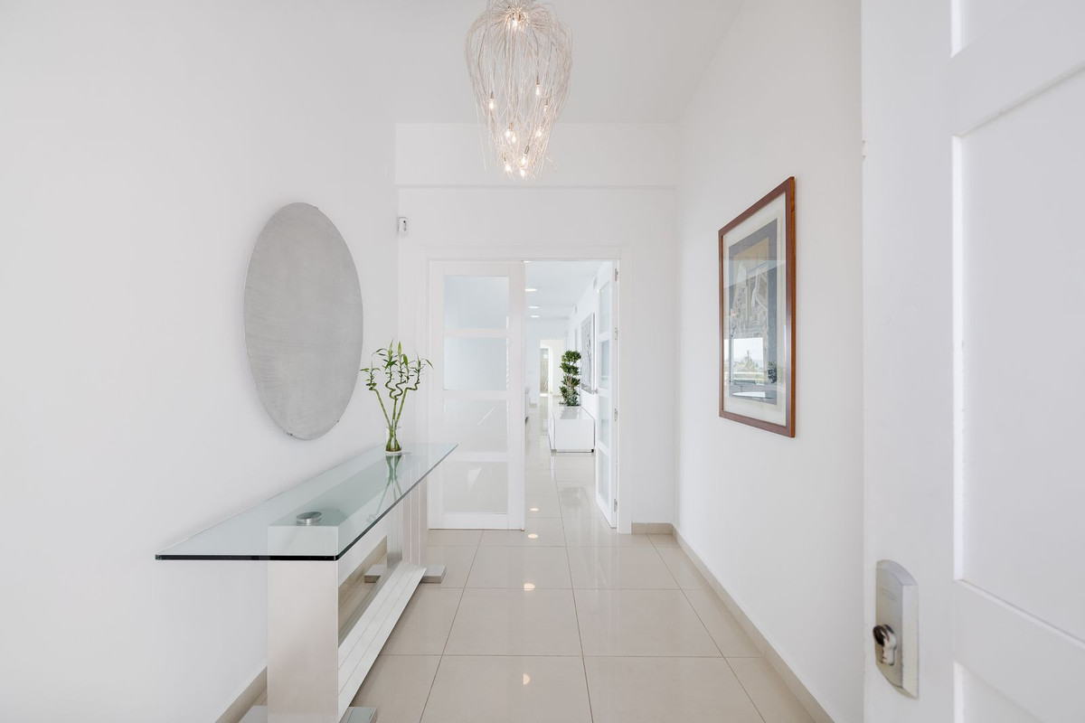 Se vende Villa - Chalet de 4 dormitorios en Costa Del Sol, Málaga, España