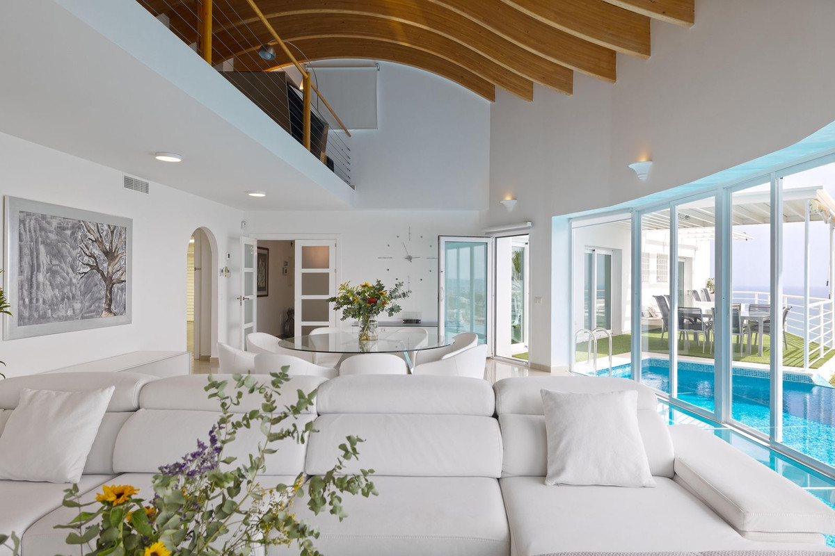 Se vende Villa - Chalet de 4 dormitorios en Costa Del Sol, Málaga, España