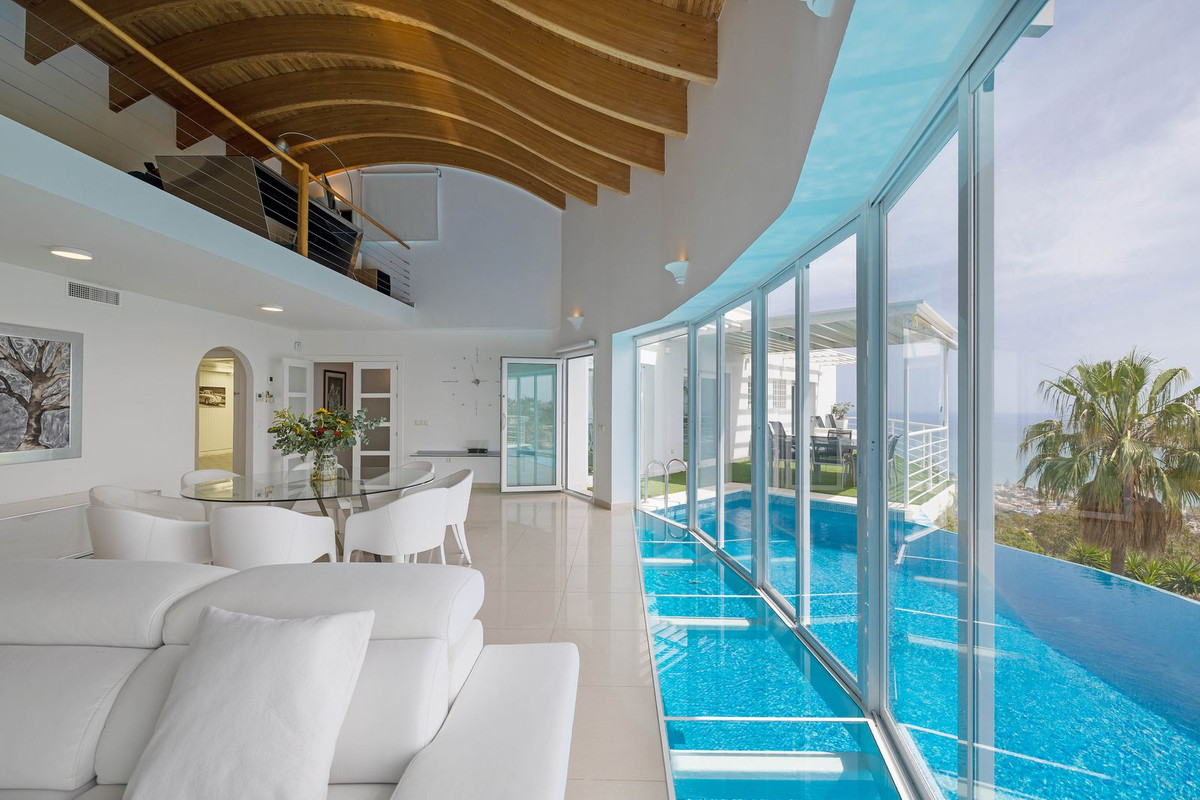 Se vende Villa - Chalet de 4 dormitorios en Costa Del Sol, Málaga, España