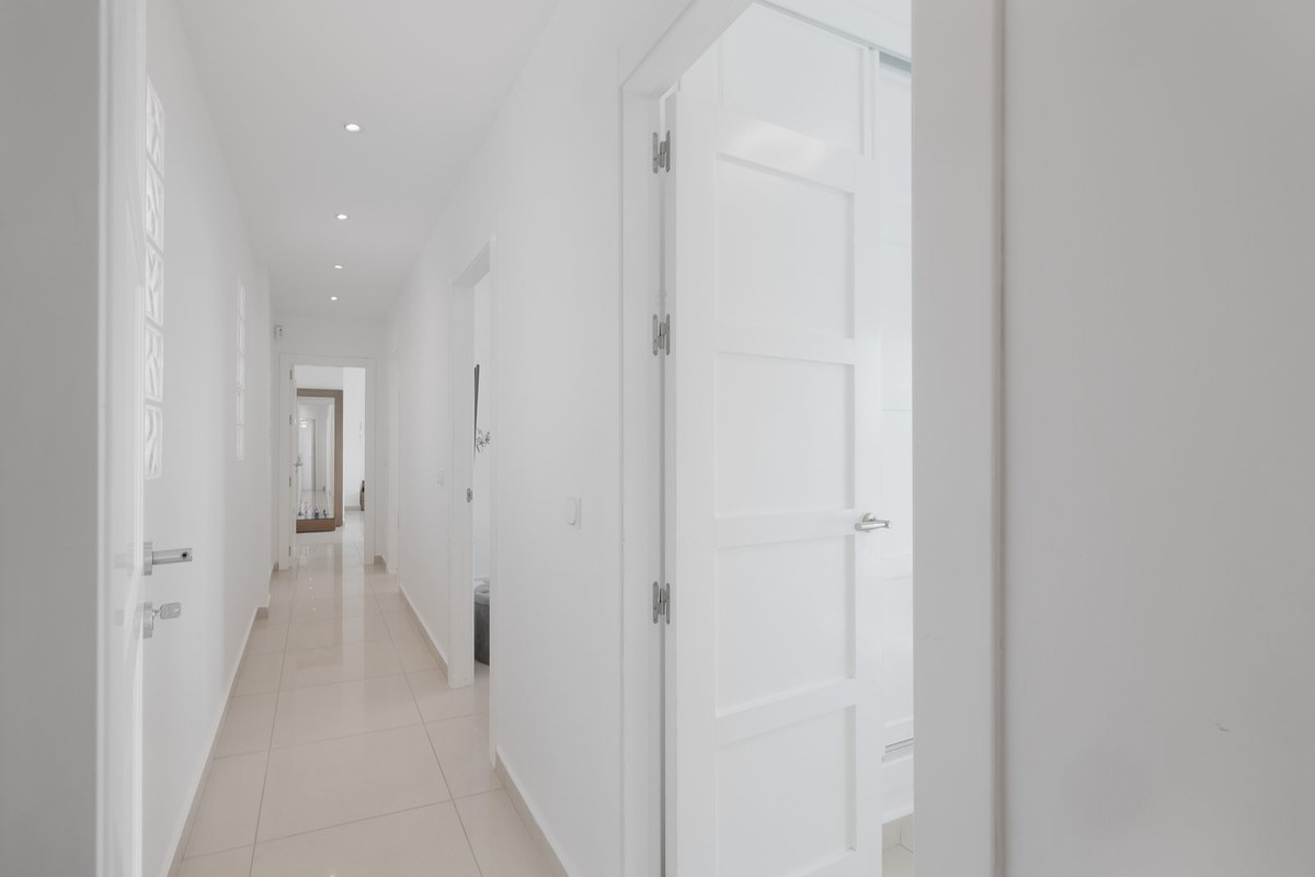 Se vende Villa - Chalet de 4 dormitorios en Costa Del Sol, Málaga, España