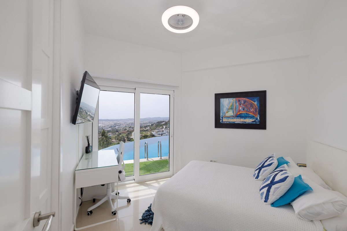 Se vende Villa - Chalet de 4 dormitorios en Costa Del Sol, Málaga, España