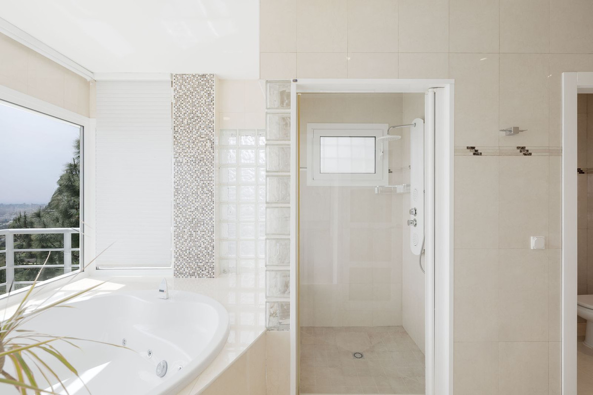 Se vende Villa - Chalet de 4 dormitorios en Costa Del Sol, Málaga, España
