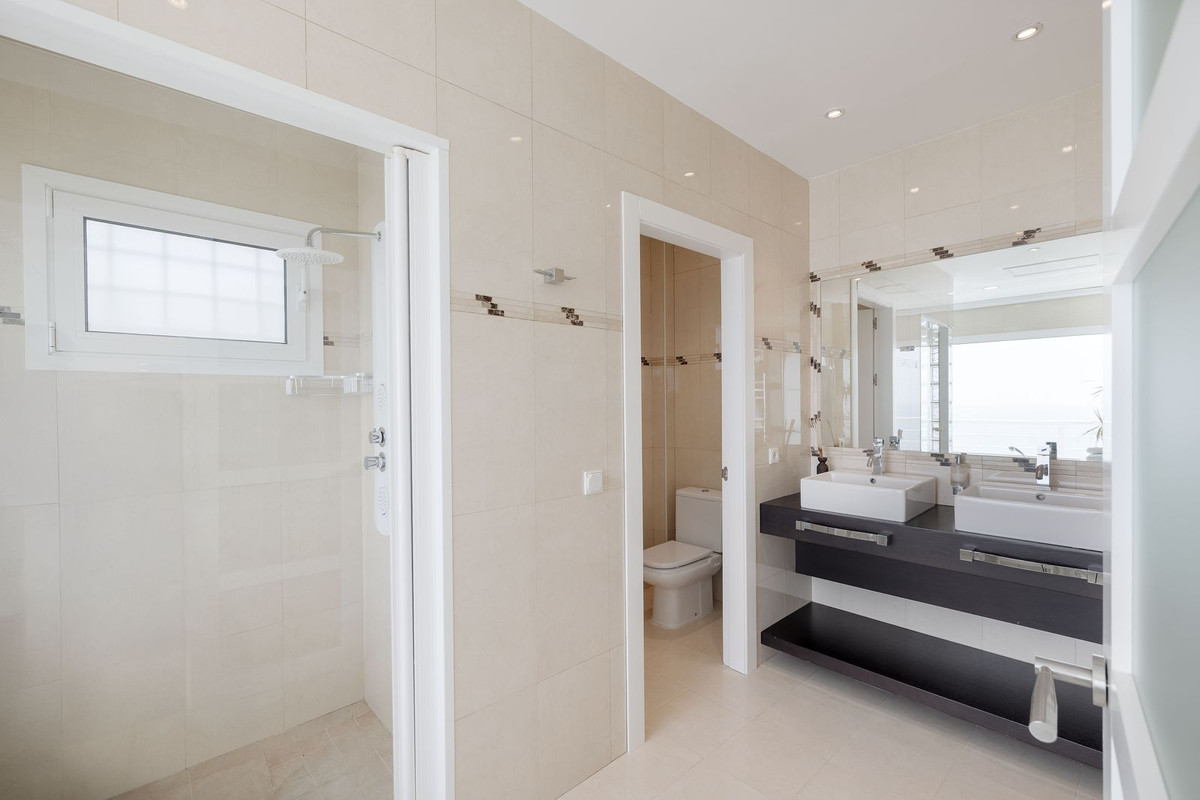 Se vende Villa - Chalet de 4 dormitorios en Costa Del Sol, Málaga, España