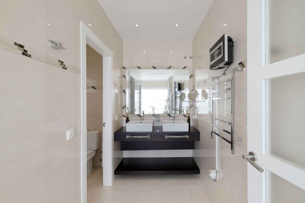 Se vende Villa - Chalet de 4 dormitorios en Costa Del Sol, Málaga, España