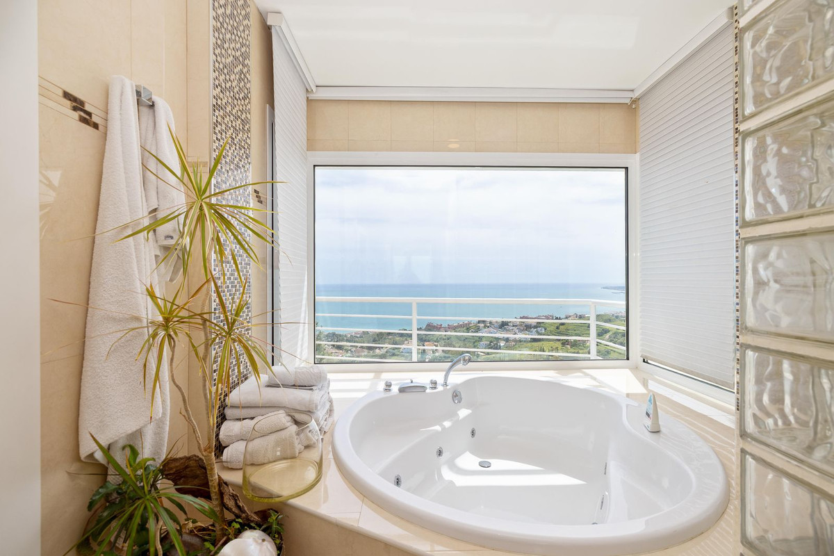 Se vende Villa - Chalet de 4 dormitorios en Costa Del Sol, Málaga, España