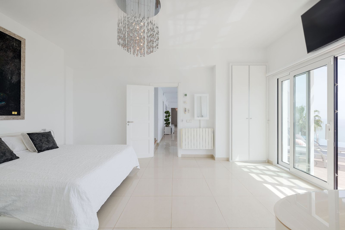 Se vende Villa - Chalet de 4 dormitorios en Costa Del Sol, Málaga, España