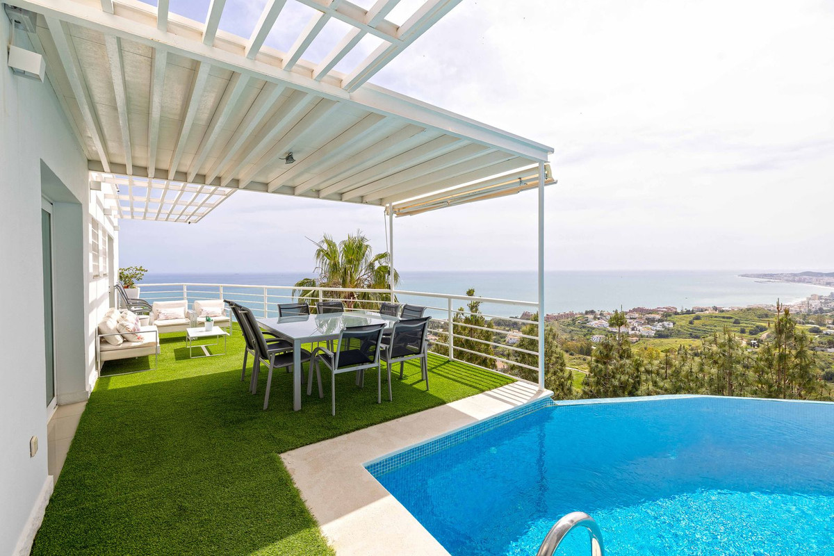 Se vende Villa - Chalet de 4 dormitorios en Costa Del Sol, Málaga, España