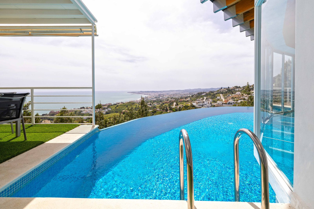 Se vende Villa - Chalet de 4 dormitorios en Costa Del Sol, Málaga, España
