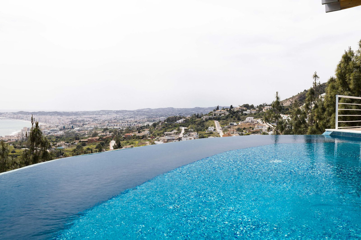 Se vende Villa - Chalet de 4 dormitorios en Costa Del Sol, Málaga, España