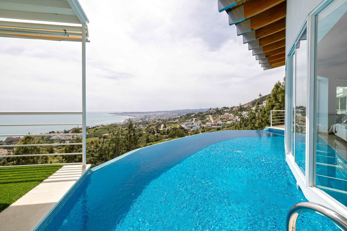 Se vende Villa - Chalet de 4 dormitorios en Costa Del Sol, Málaga, España