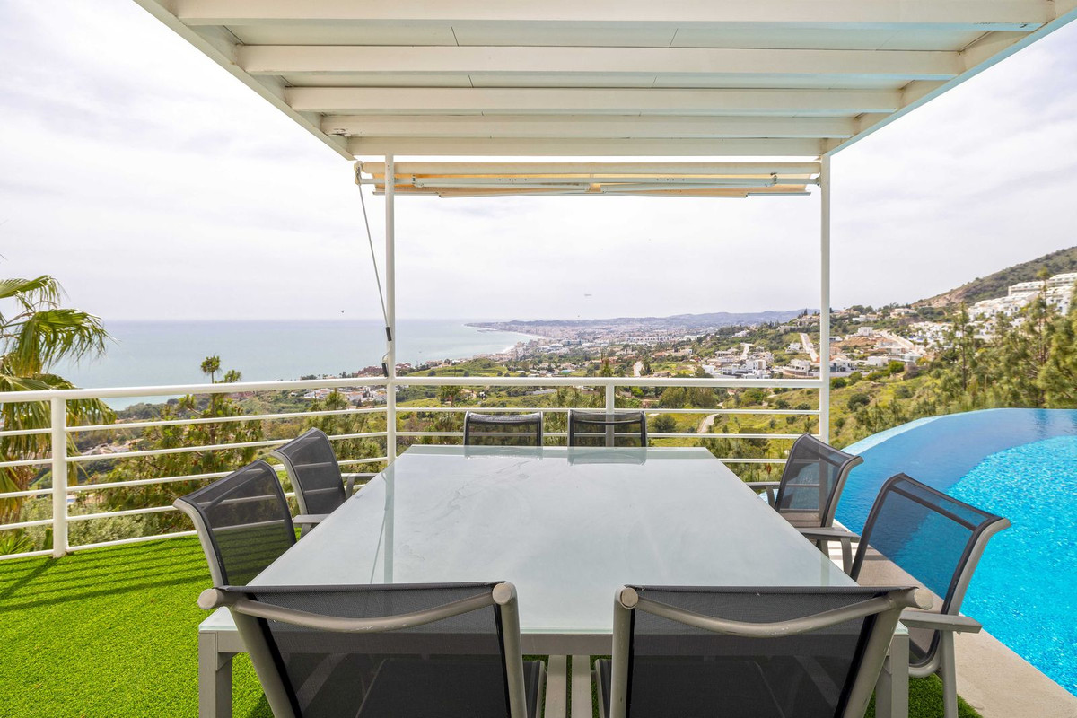 Se vende Villa - Chalet de 4 dormitorios en Costa Del Sol, Málaga, España