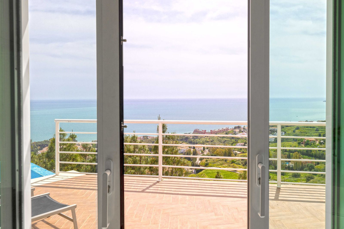 Se vende Villa - Chalet de 4 dormitorios en Costa Del Sol, Málaga, España