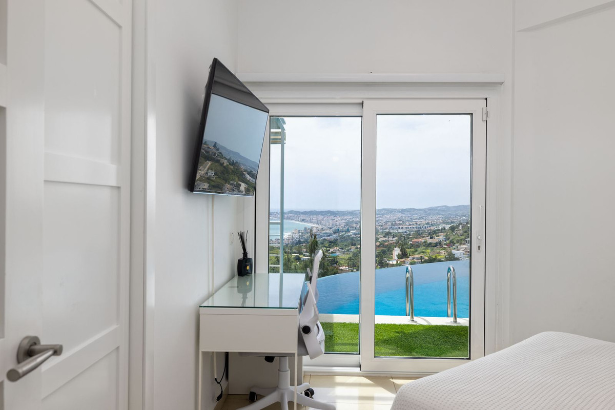 Se vende Villa - Chalet de 4 dormitorios en Costa Del Sol, Málaga, España