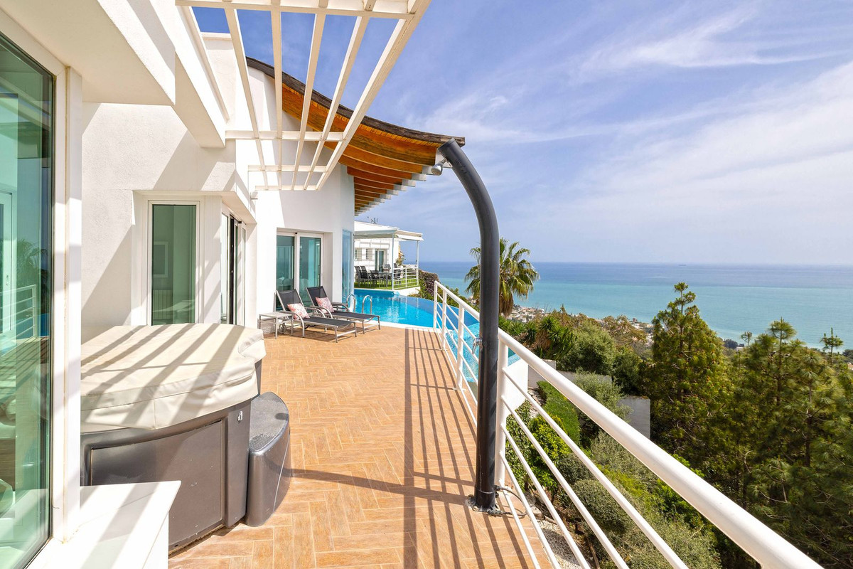 Se vende Villa - Chalet de 4 dormitorios en Costa Del Sol, Málaga, España