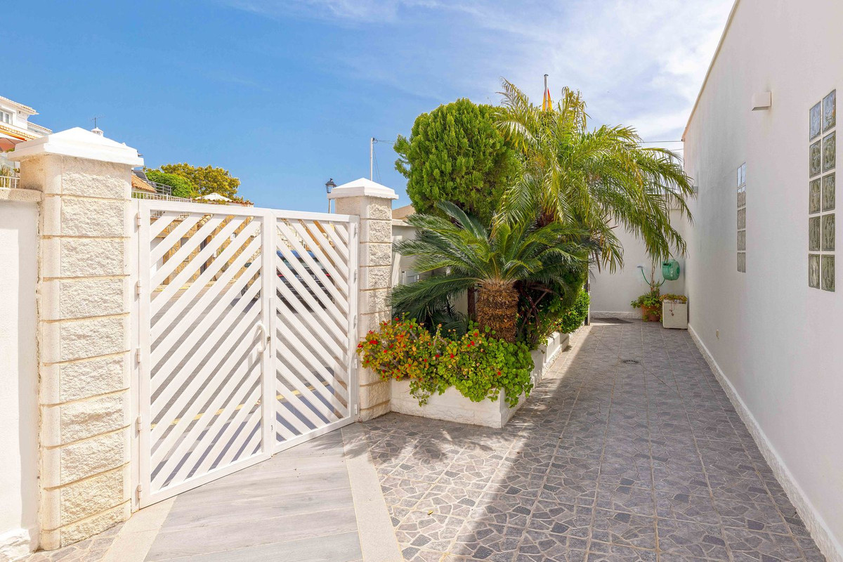 Se vende Villa - Chalet de 4 dormitorios en Costa Del Sol, Málaga, España