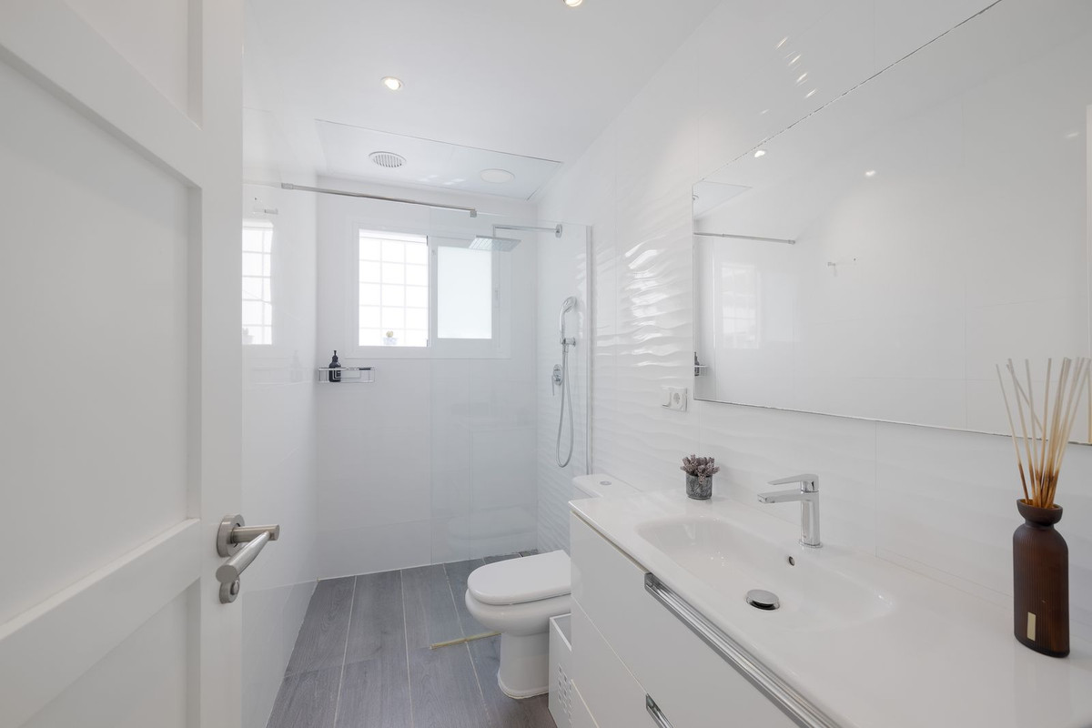 Se vende Villa - Chalet de 4 dormitorios en Costa Del Sol, Málaga, España