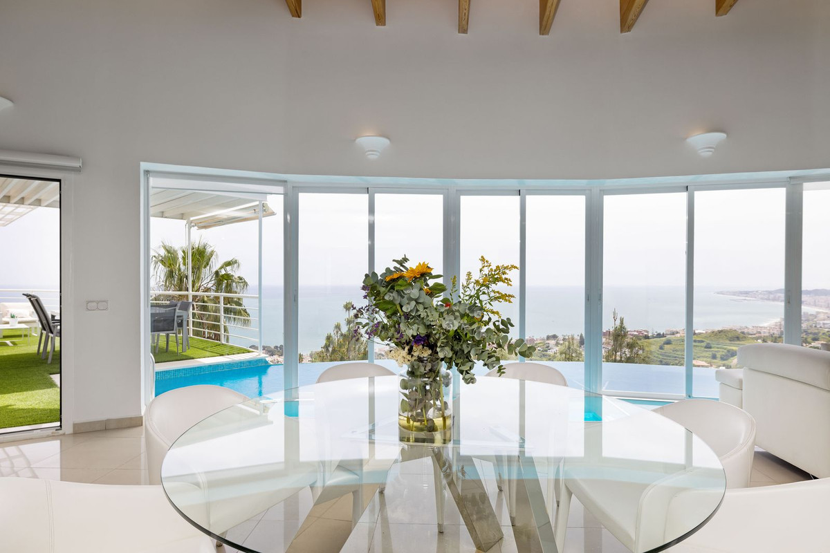 Se vende Villa - Chalet de 4 dormitorios en Costa Del Sol, Málaga, España