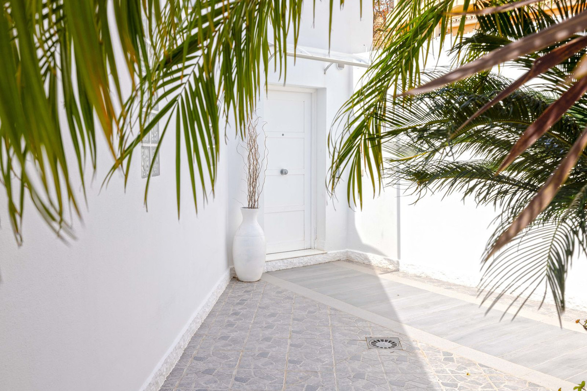 Se vende Villa - Chalet de 4 dormitorios en Costa Del Sol, Málaga, España