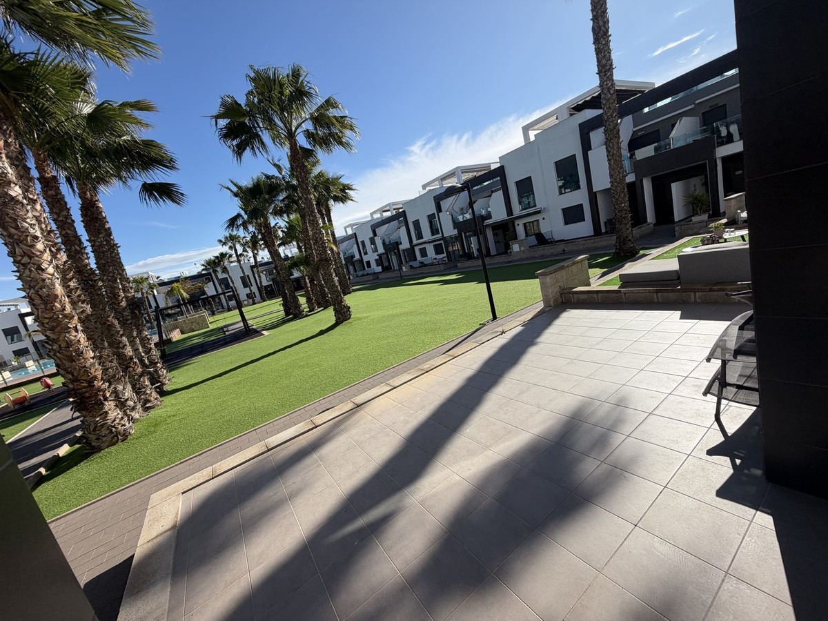 Se vende Apartamento Planta Baja de 2 dormitorios en Costa Blanca, Alicante, España