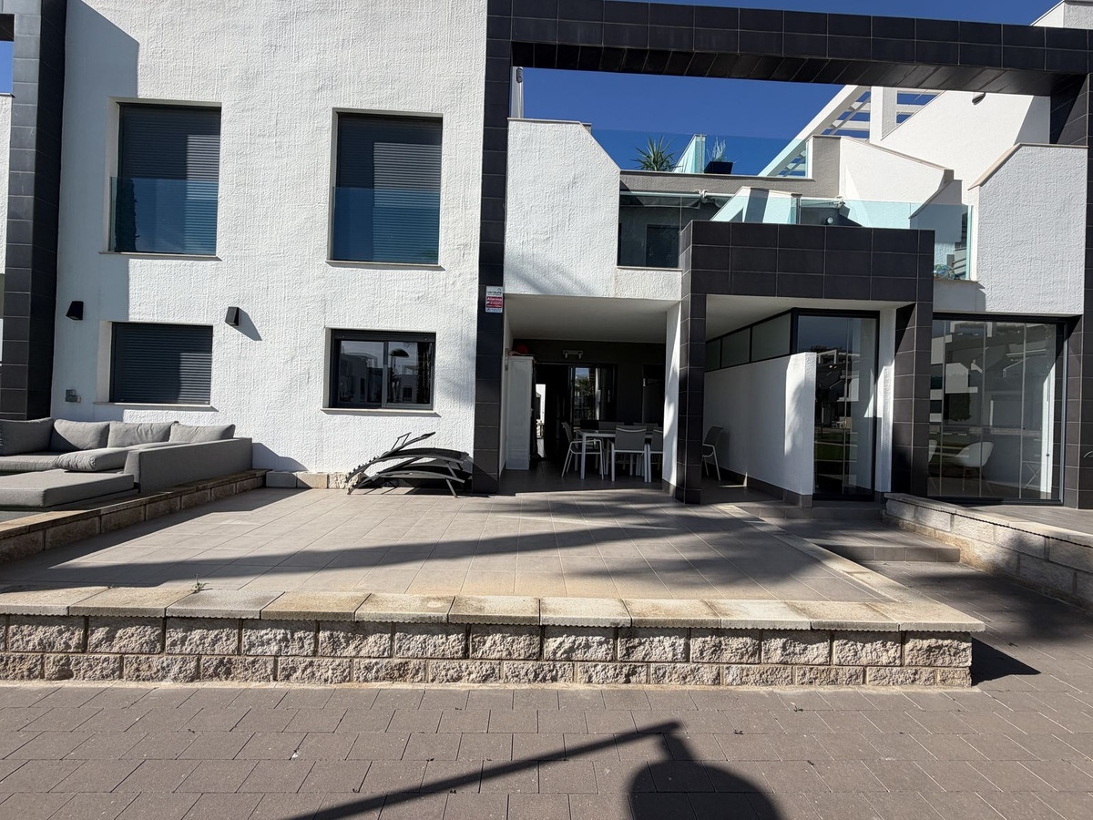 Se vende Apartamento Planta Baja de 2 dormitorios en Costa Blanca, Alicante, España