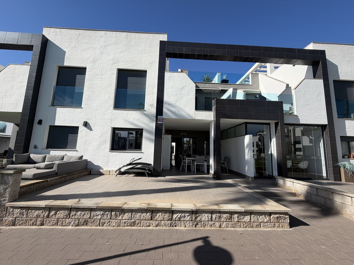 Se vende Apartamento Planta Baja de 2 dormitorios en Costa Blanca, Alicante, España