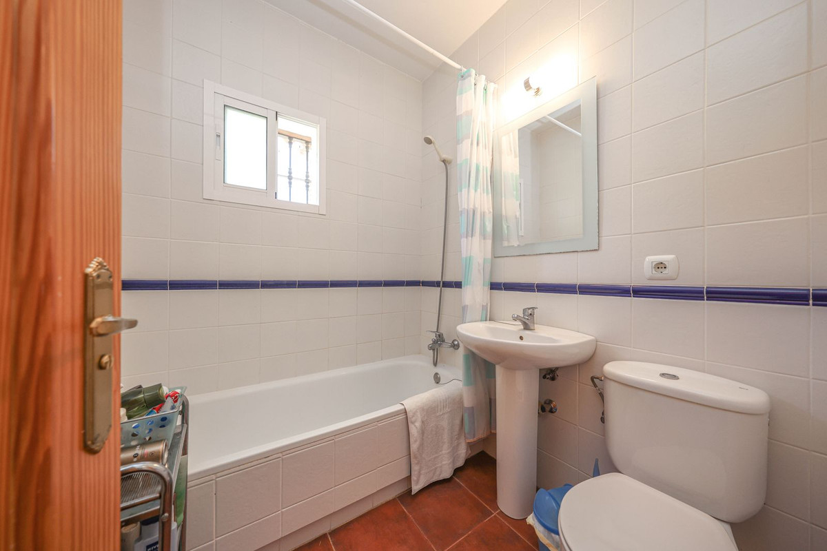 Se vende Villa - Chalet de 3 dormitorios en Costa Del Sol, Málaga, España