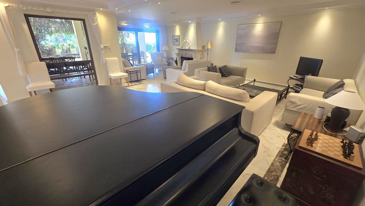 Se vende Villa - Chalet de 7 dormitorios en Costa Del Sol, Málaga, España