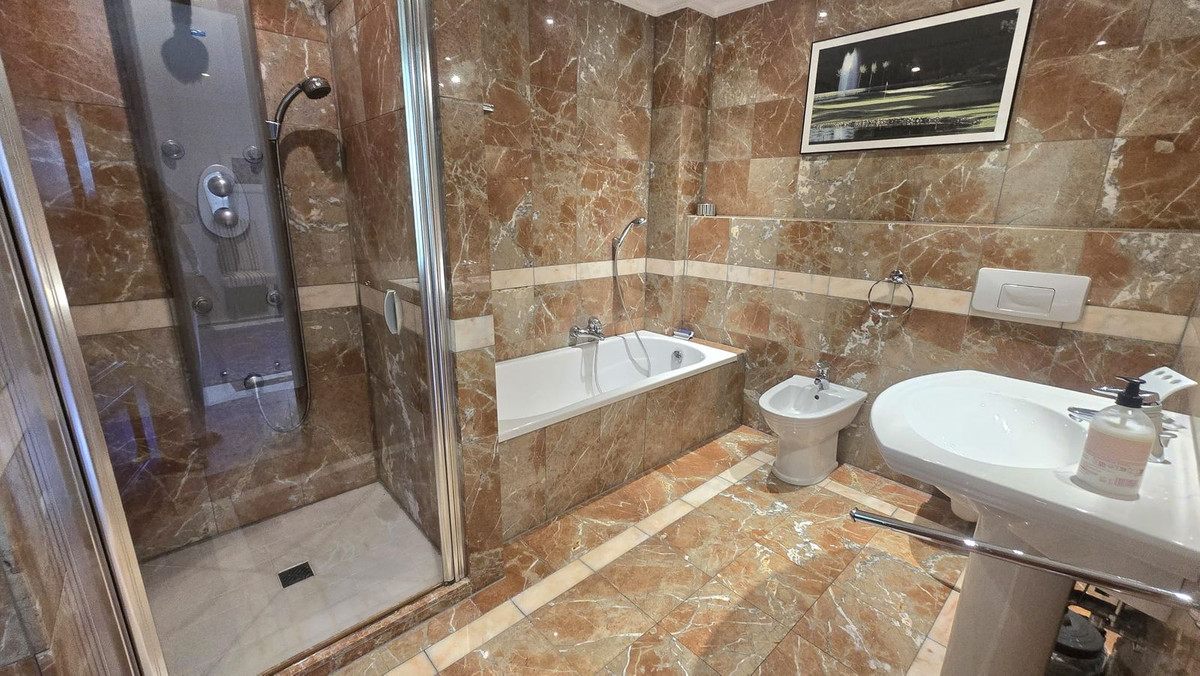Se vende Villa - Chalet de 7 dormitorios en Costa Del Sol, Málaga, España
