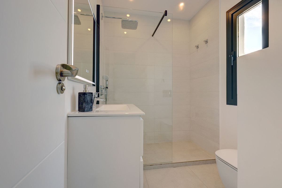 Se vende Villa - Chalet de 6 dormitorios en Costa Del Sol, Málaga, España
