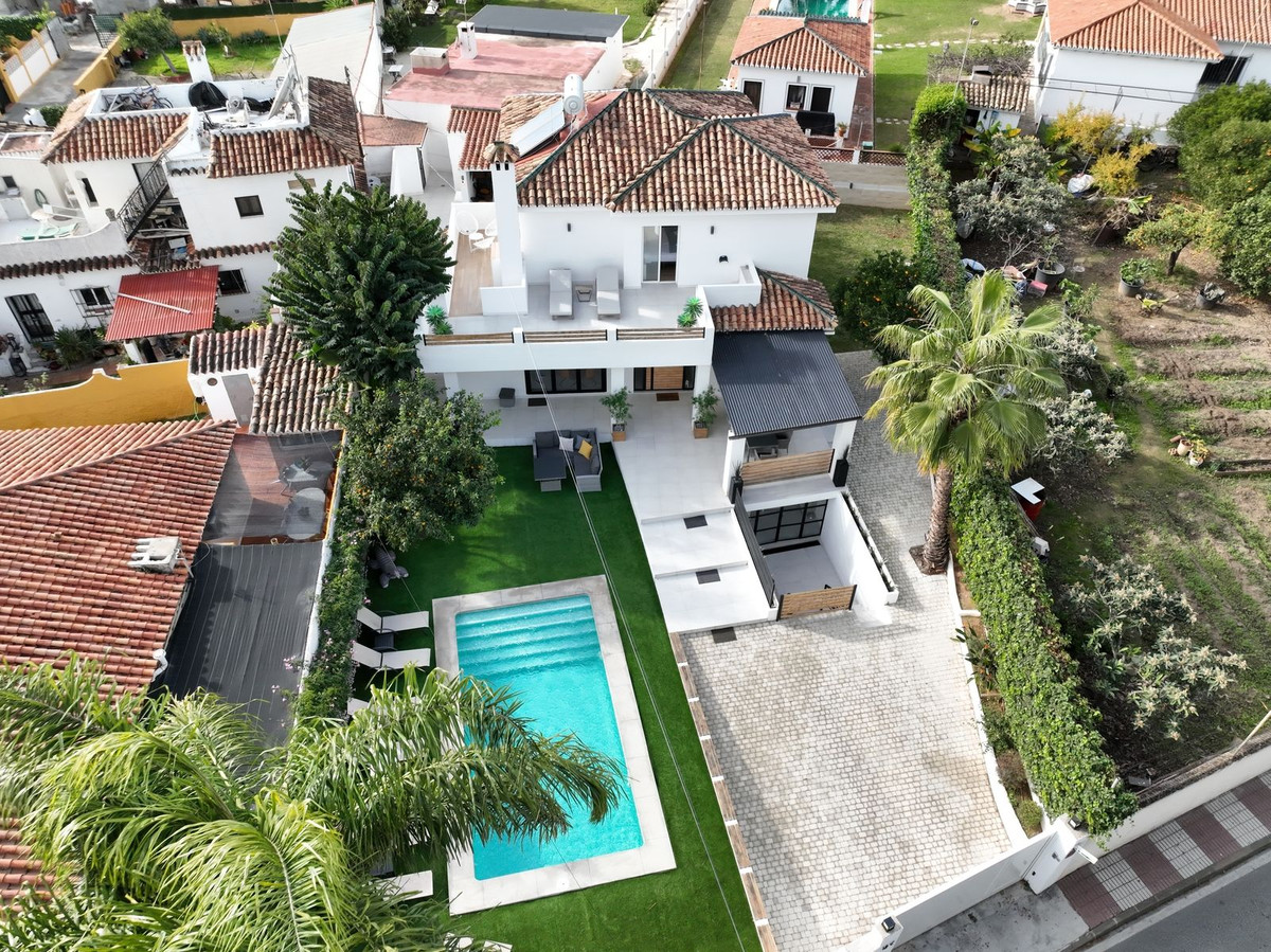 Se vende Villa - Chalet de 6 dormitorios en Costa Del Sol, Málaga, España