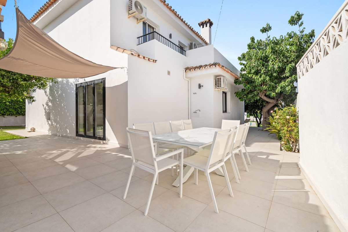Se vende Villa - Chalet de 6 dormitorios en Costa Del Sol, Málaga, España