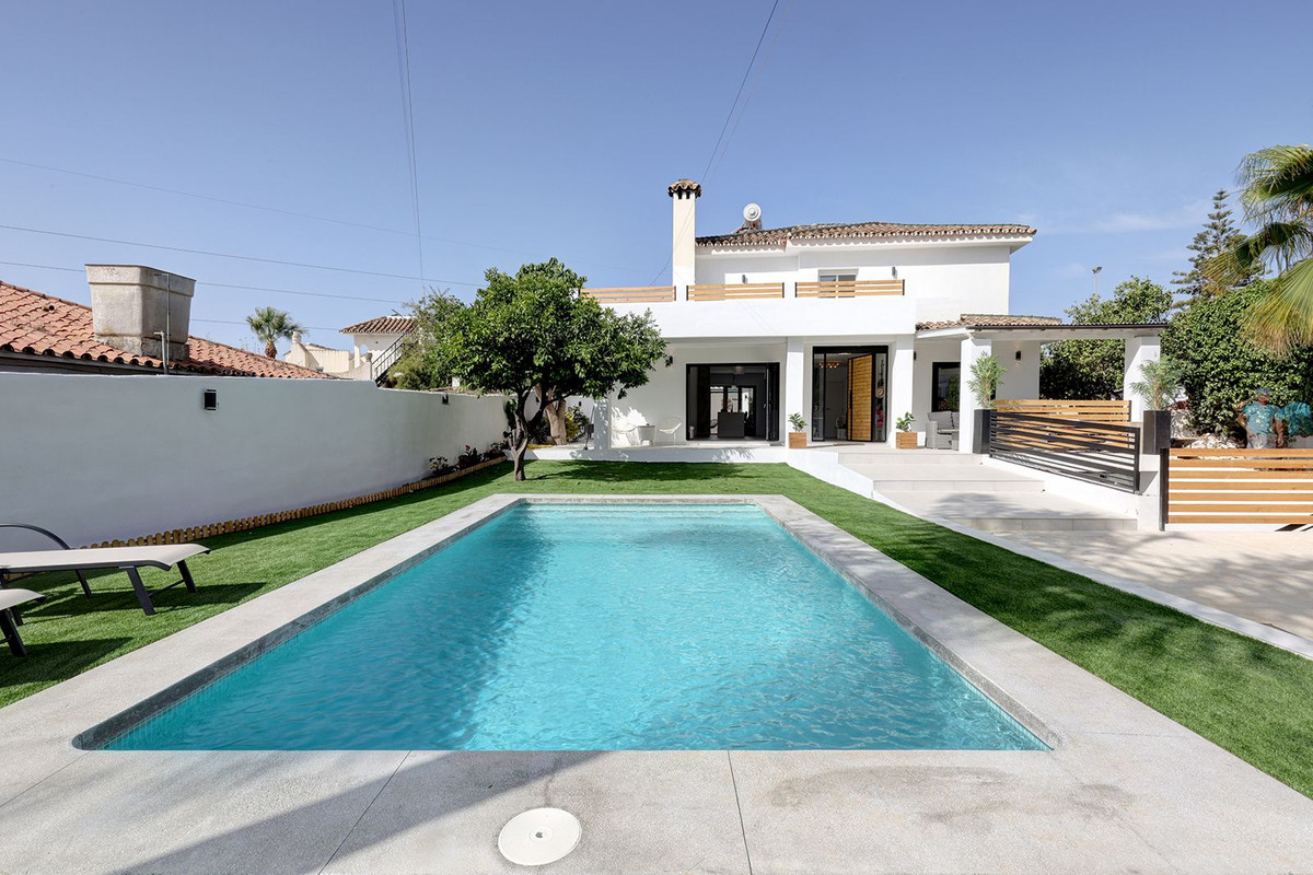 Se vende Villa - Chalet de 6 dormitorios en Costa Del Sol, Málaga, España