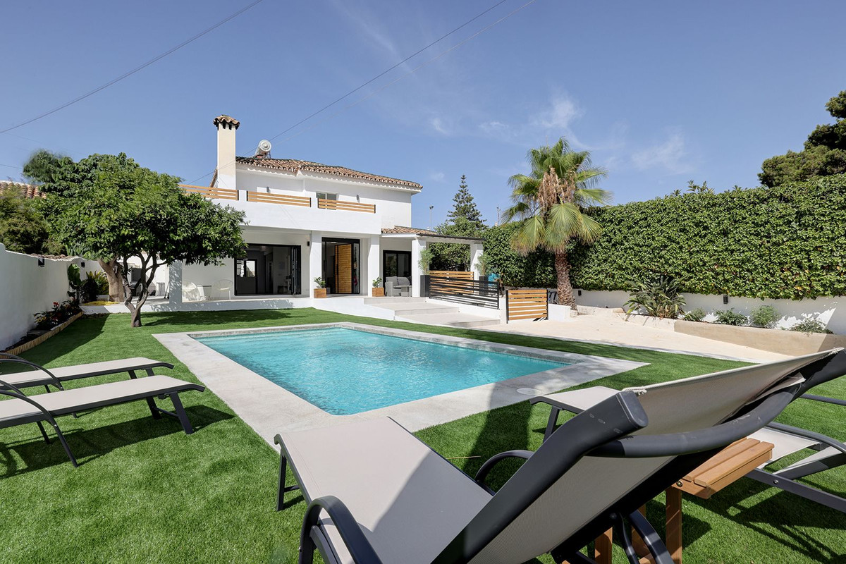 Se vende Villa - Chalet de 6 dormitorios en Costa Del Sol, Málaga, España