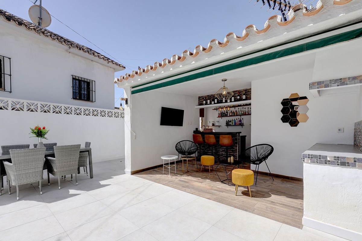 Se vende Villa - Chalet de 6 dormitorios en Costa Del Sol, Málaga, España