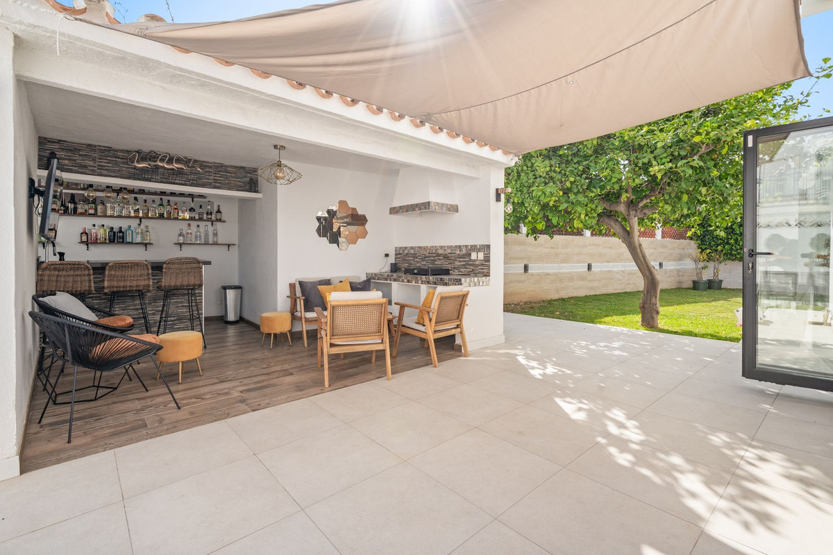 Se vende Villa - Chalet de 6 dormitorios en Costa Del Sol, Málaga, España