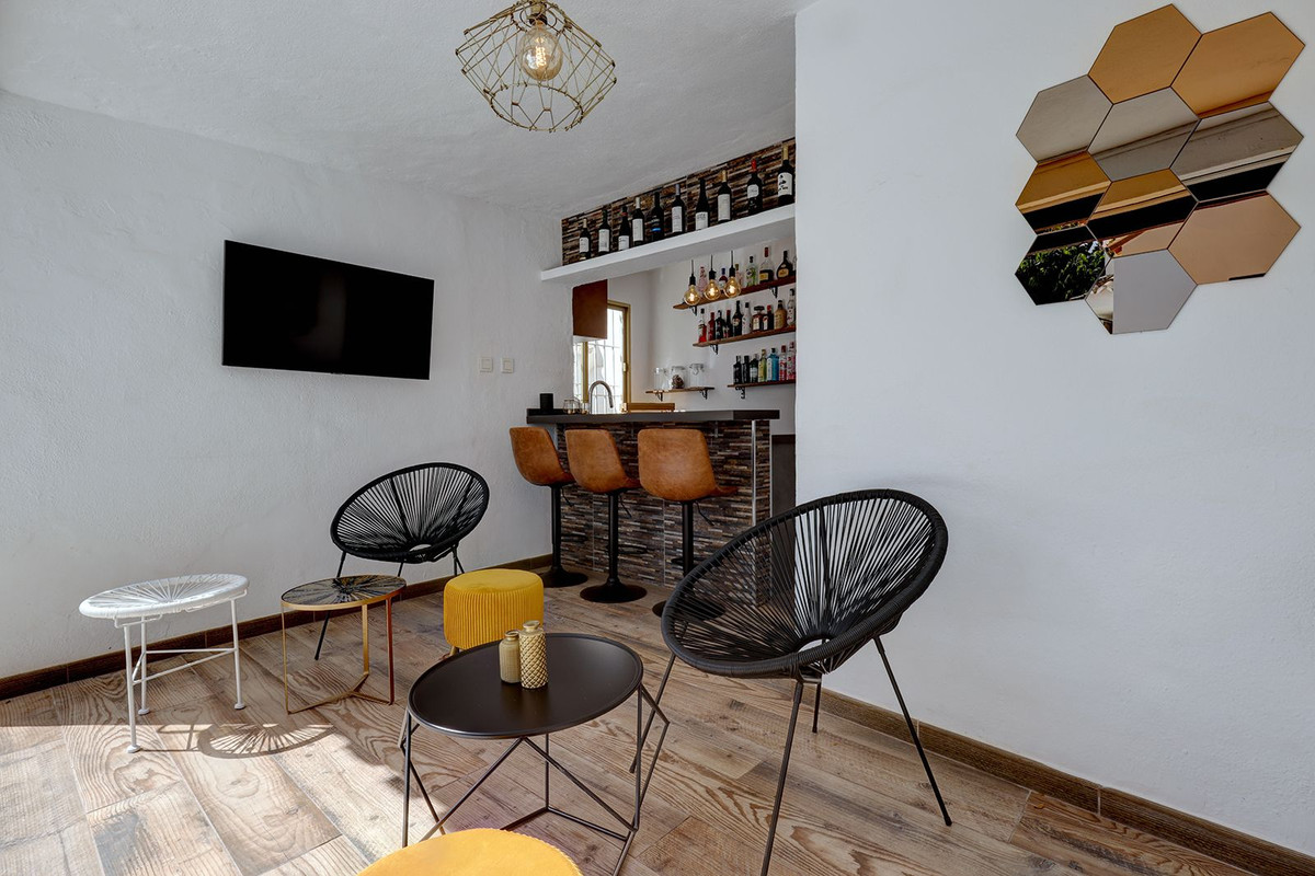 Se vende Villa - Chalet de 6 dormitorios en Costa Del Sol, Málaga, España