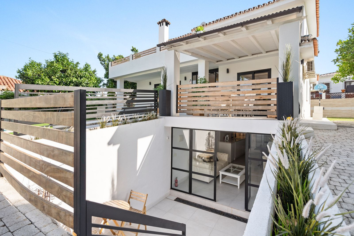 Se vende Villa - Chalet de 6 dormitorios en Costa Del Sol, Málaga, España