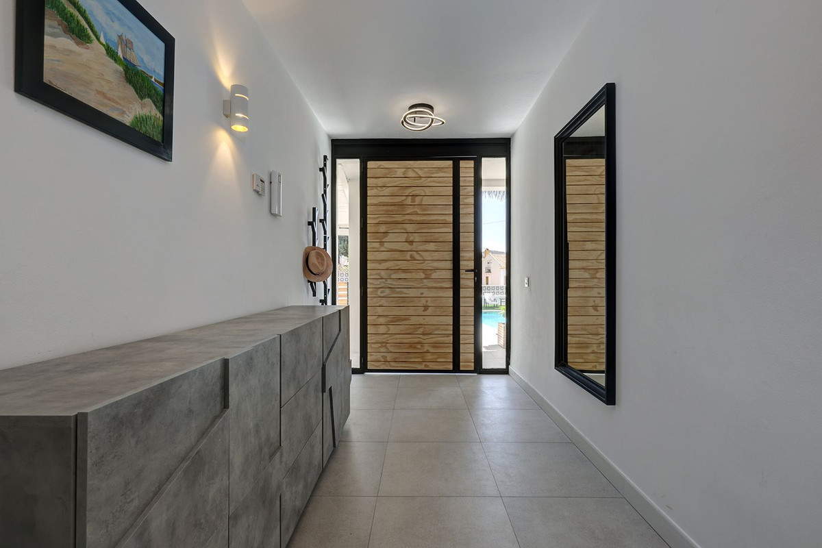 Se vende Villa - Chalet de 6 dormitorios en Costa Del Sol, Málaga, España