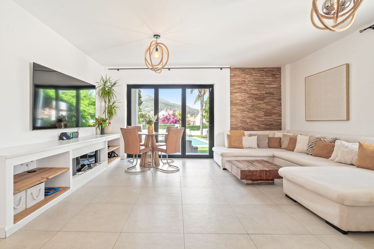 Se vende Villa - Chalet de 6 dormitorios en Costa Del Sol, Málaga, España